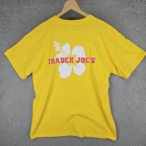Trader Joe’s Shirt Mens XL Yellow Hibiscus Short Sleeve T-Shirt Employee NWOT